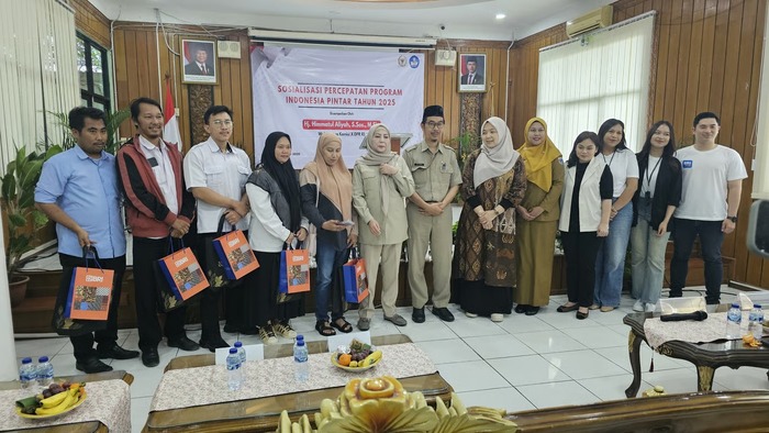 BRI Branch Office Kramat Region 6/Jakarta 1 Serahkan Bantuan 1 Unit Mobil Ambulans Kepada Gereja HKBP Letjend Suprapto
